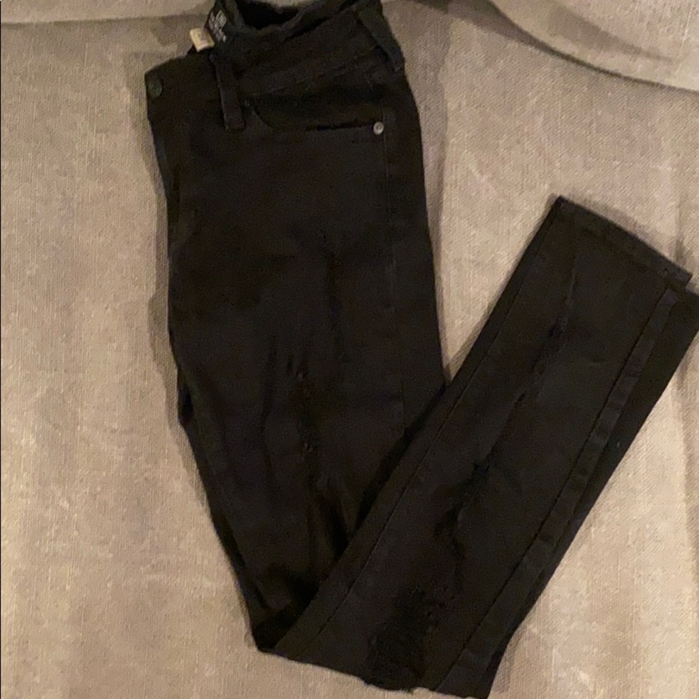 Distressed black stretchy skinny jeans